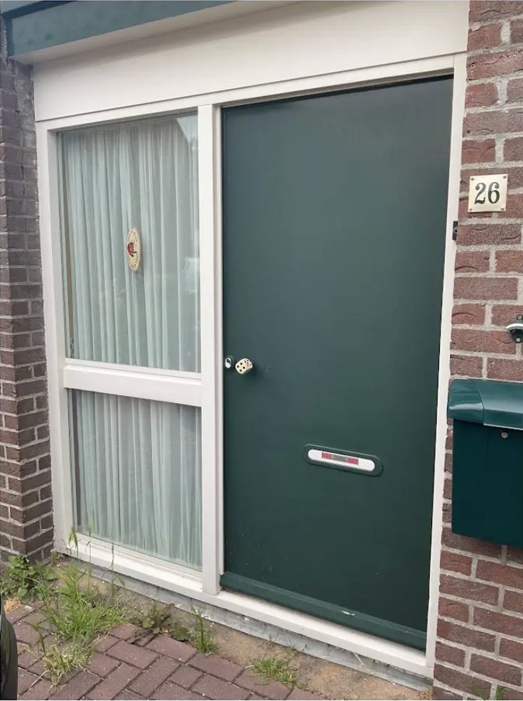 Vervangen voordeur en kozijn bij een bewoonde woning